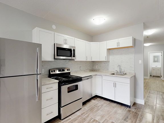 3rd image of 405 Elgin St #752617
