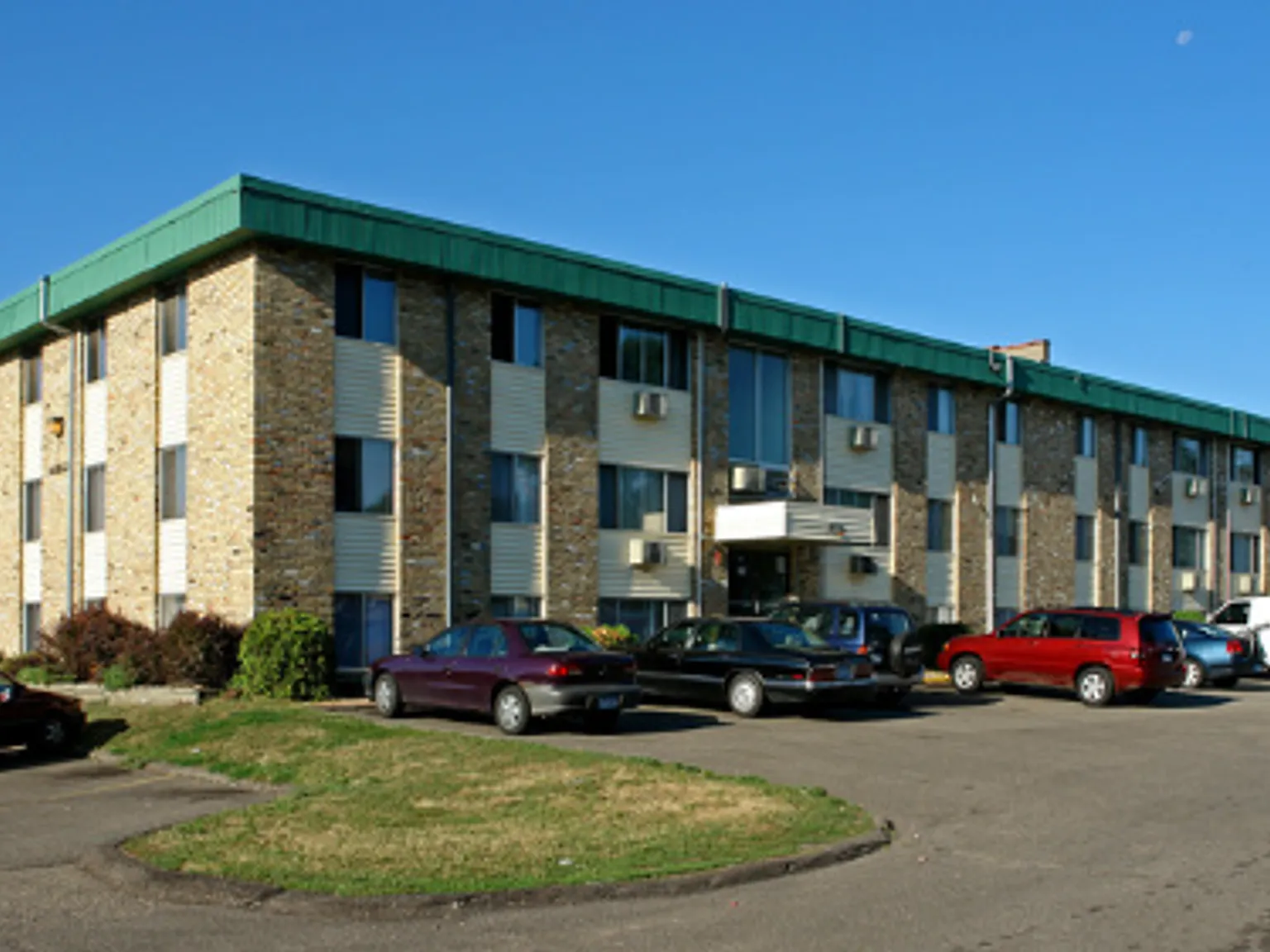 Woodbridge Terrace Apartments — Photo 2