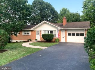 1025 Marvern Dr E, Chambersburg, PA 17202