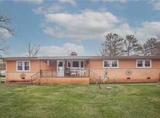 208 Golden Creek Rd, Central, SC 29630