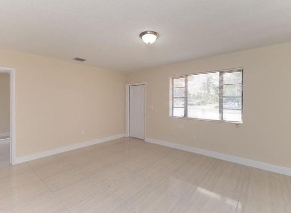 3rd image of 15299 NE 14th Ave