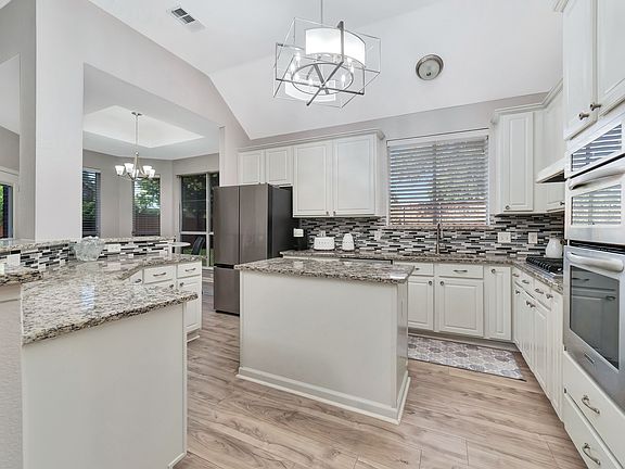 5th image of 8412 Pioneer Dr