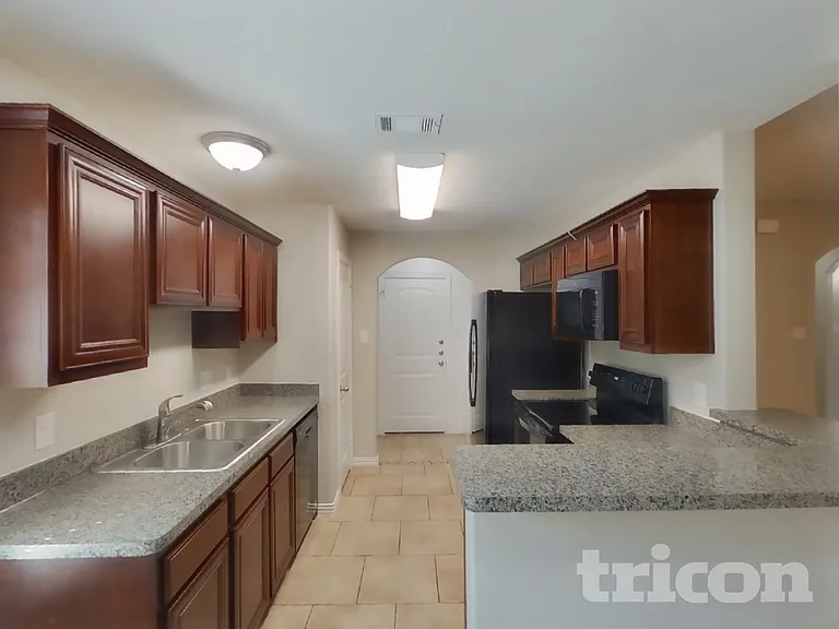 429 Park Meadows Dr — Photo 4