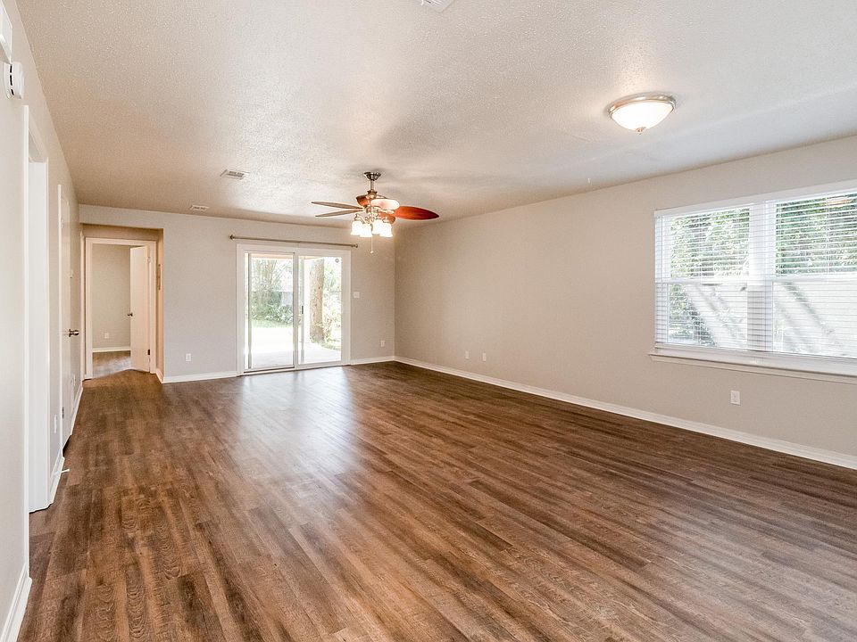 1st image of 4110 Monteigne Dr APT A