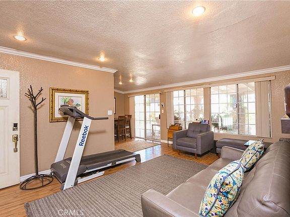 4th image of 4616 N Roxburgh Ave