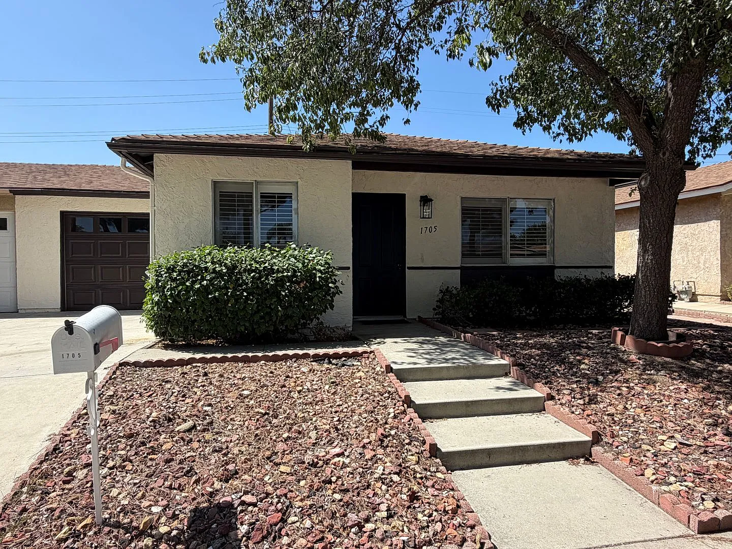 2 Bed, 1 Bath single story duplex with sunroom — Photo 1
