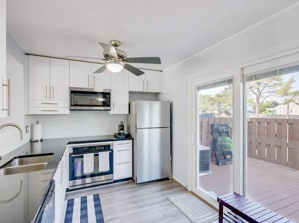 1064 Worthington Woods Blvd, Columbus, OH 43085