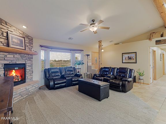 3rd image of 213 Sycamore Vista Dr