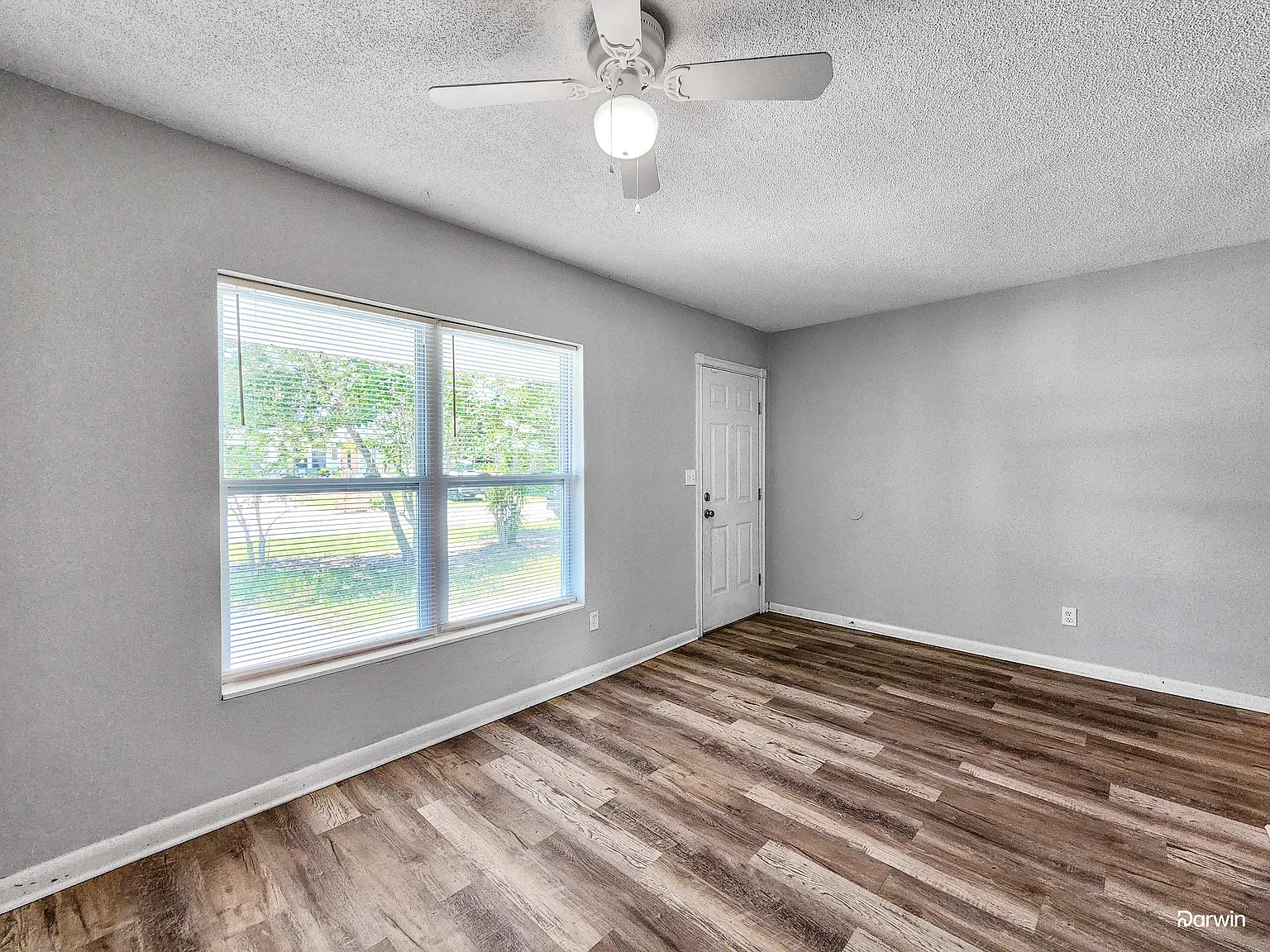 4 bed, 2.0 bath, 1904 sqft, $2,730 — Photo 4