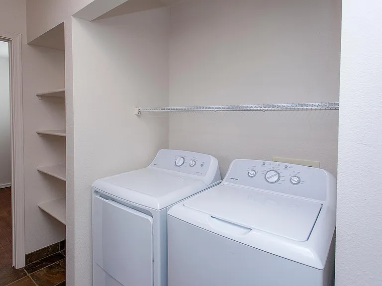 425 Stewart St — Photo 18