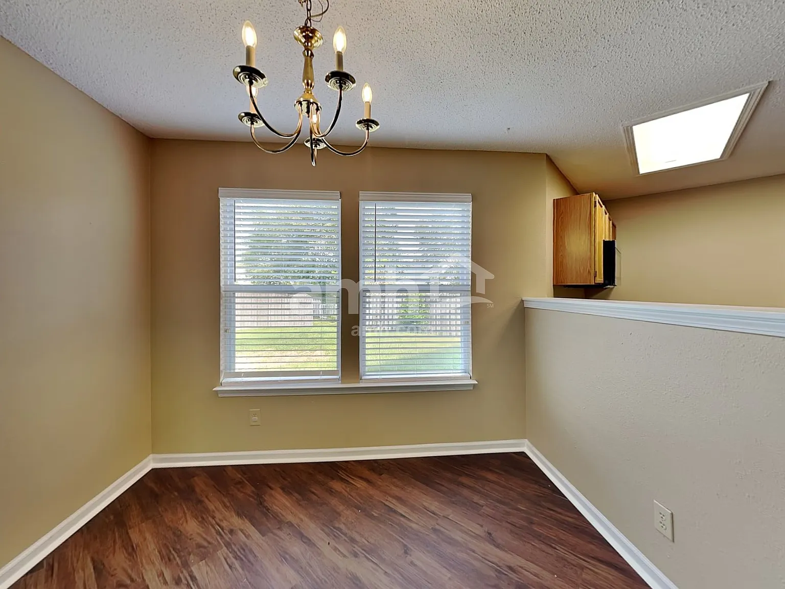 4 bed, 2.5 bath, 2334 sqft, $2,215 — Photo 4