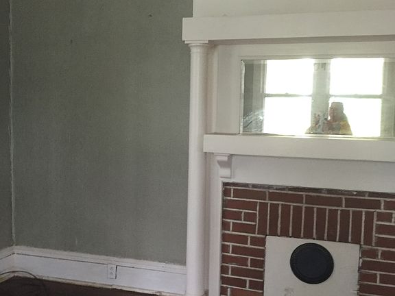 5th image of 207 E Thomas St