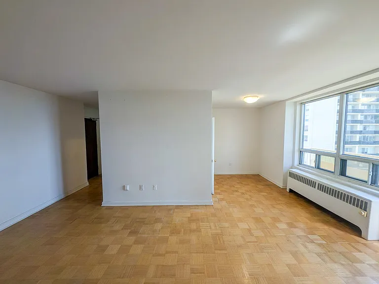 450 Walmer Rd — Photo 27