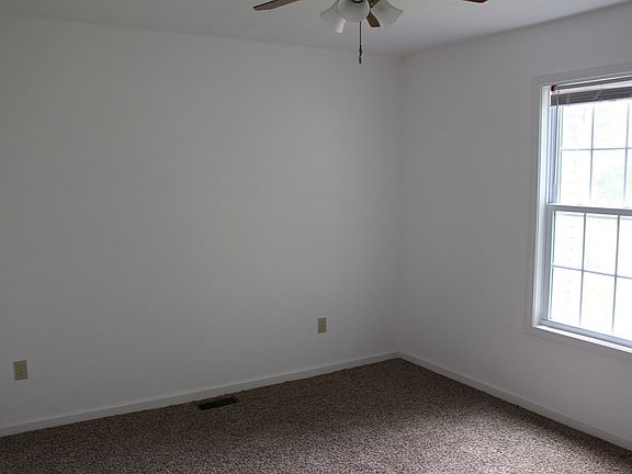2nd image of 218 E Gum St