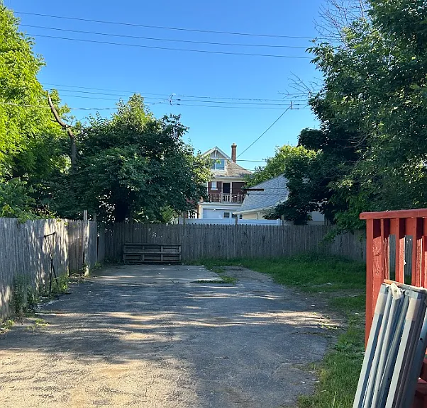 175 Lisbon Ave — Photo 3