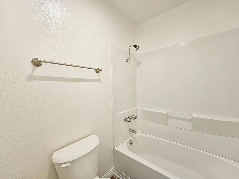 Lake Meadows Apartments — Photo 63