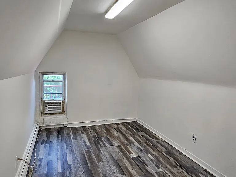 52-56 N 7th St #3 — Photo 8