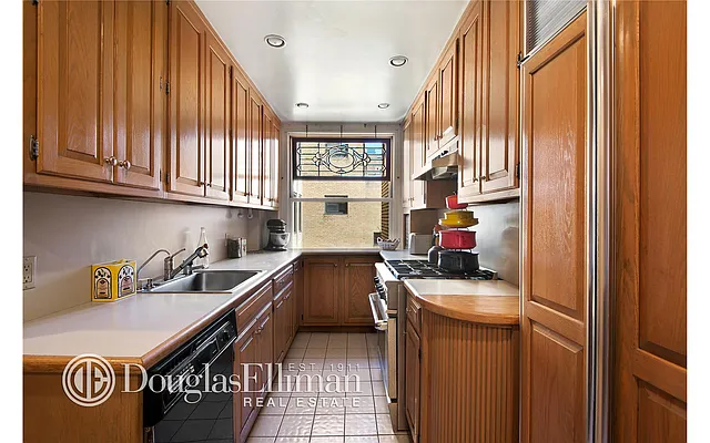 Sold by Douglas Elliman | media 26