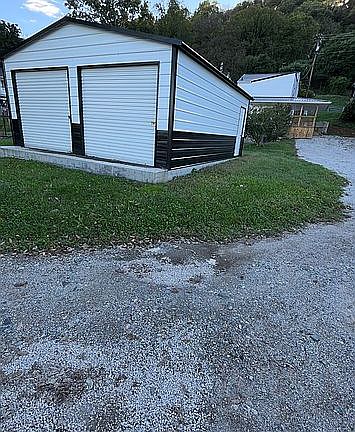 New detached 2 car garage