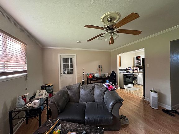 3rd image of 517 Combs Dr
