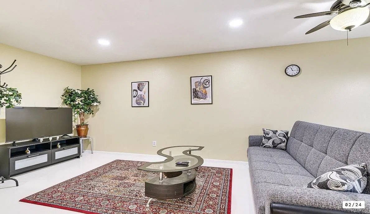 2824 S Bartell Dr — Photo 1