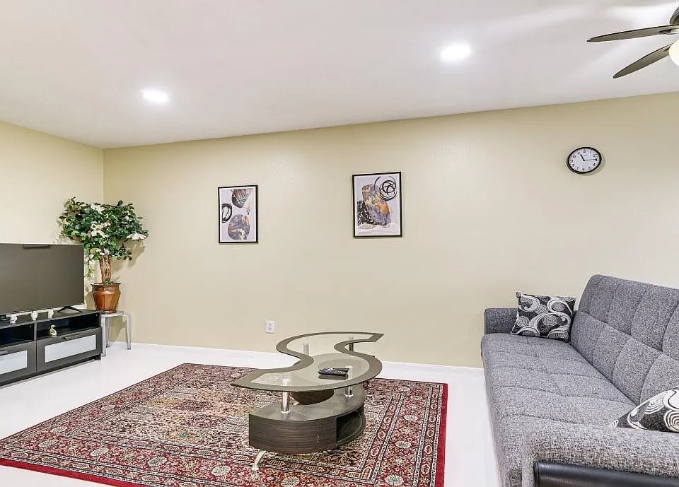 2824 S Bartell Dr #27