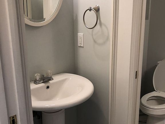 4th image of 223 W Broughton St #3