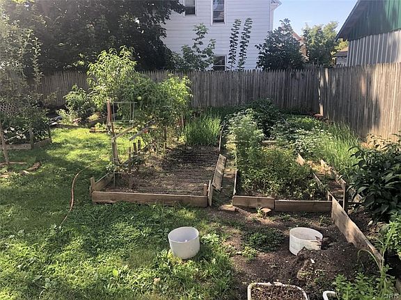 5th image of 1526 Seymour Ave
