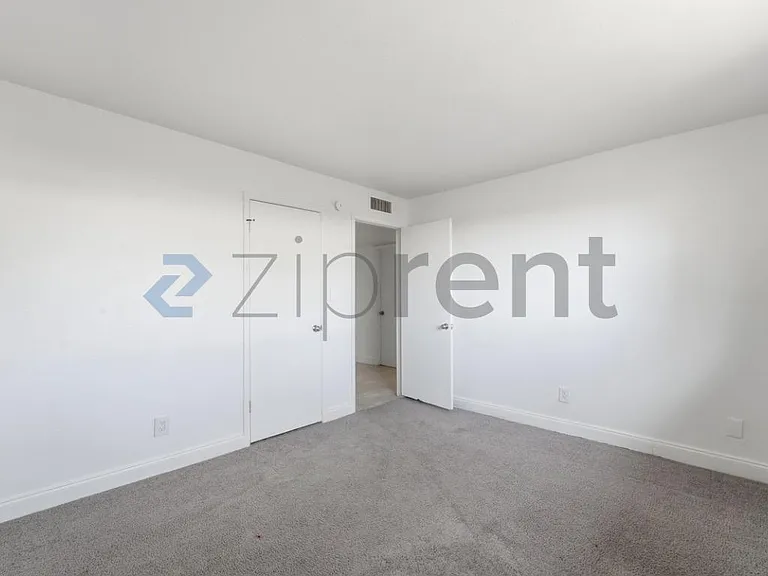 9037 N 14th St — Photo 29