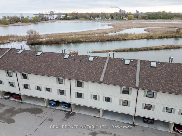 120 Port Darlington Rd #16, Clarington, ON L1C 6V1