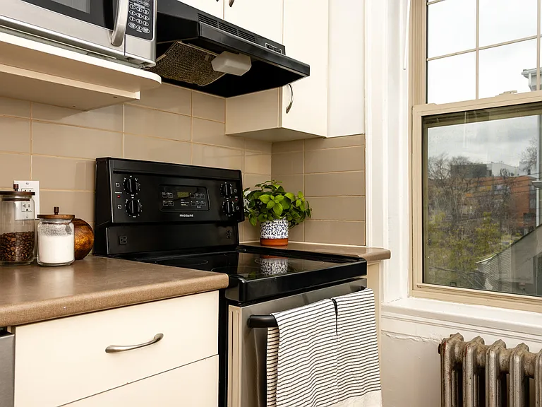 370 Stradbrook Ave #1 — Photo 8