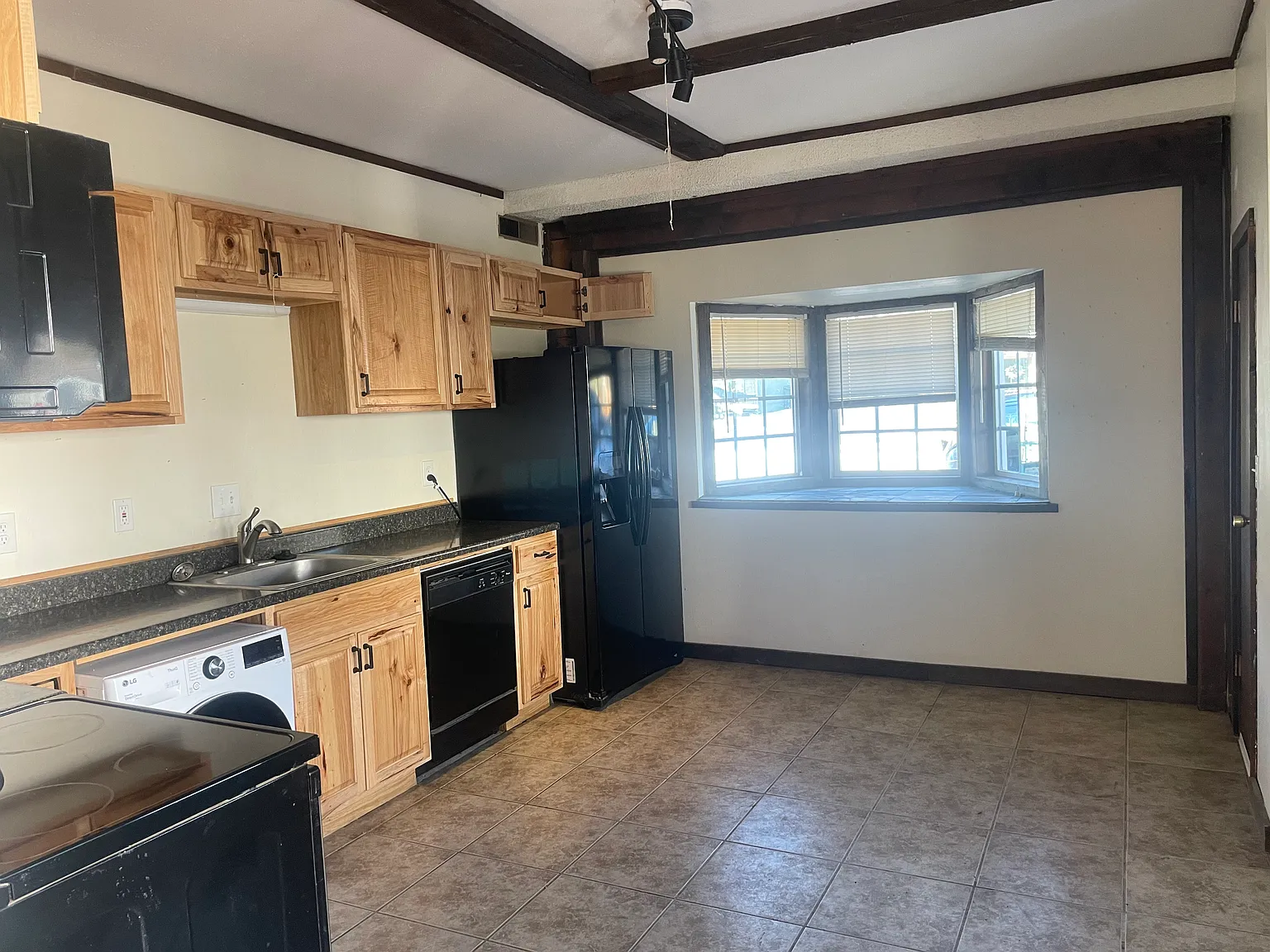 2 bed, 850 sqft, $1,895 — Photo 2