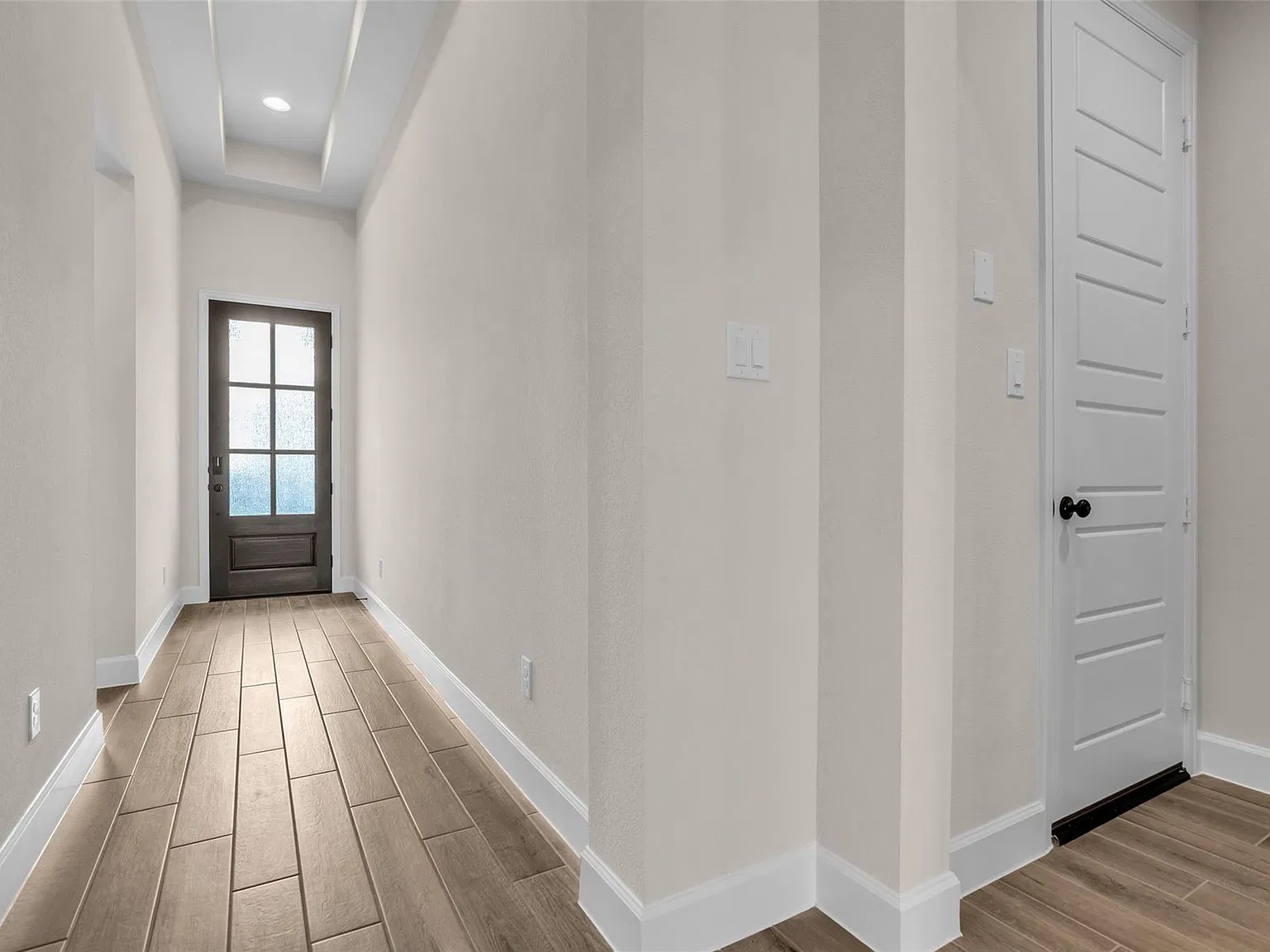4 bed, 3.0 bath, 2169 sqft, $3,000 — Photo 2