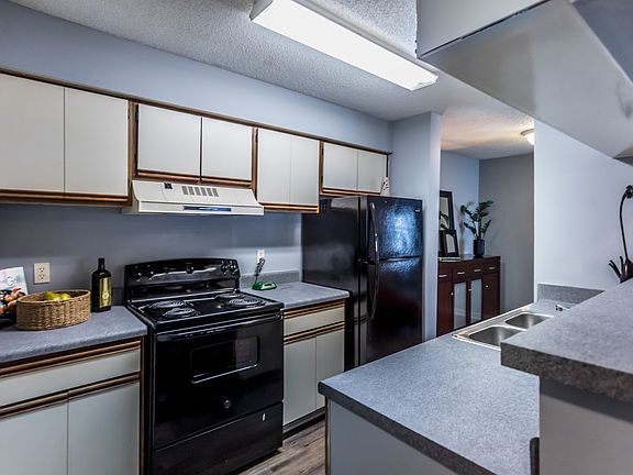 5th image of 6895 Club Ridge Cir #192