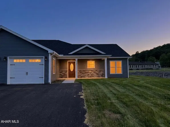 121 Red Tail Cir, Duncansville, PA 16635