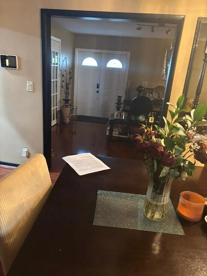 4 bed, 2.0 bath, 2243 sqft, $3,950 — Photo 3