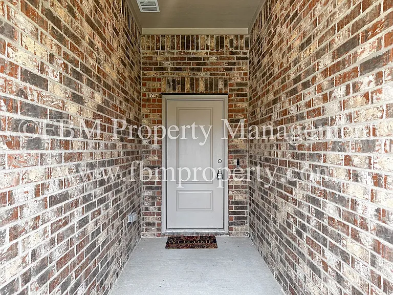 864 Keystone Ct — Photo 3
