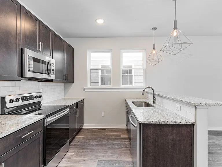 1529 Porter St #A — Photo 11