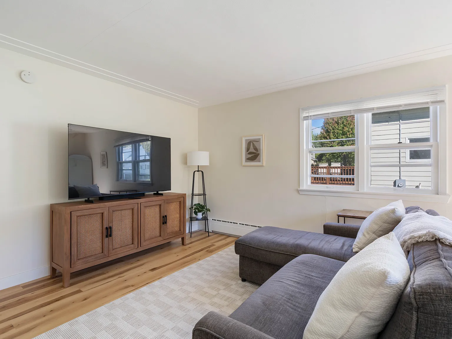2 bed, 1020 sqft, $1,950 — Photo 2