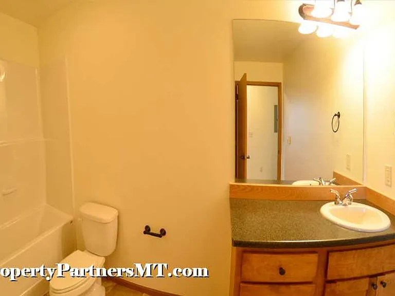905 Montana St — Photo 5