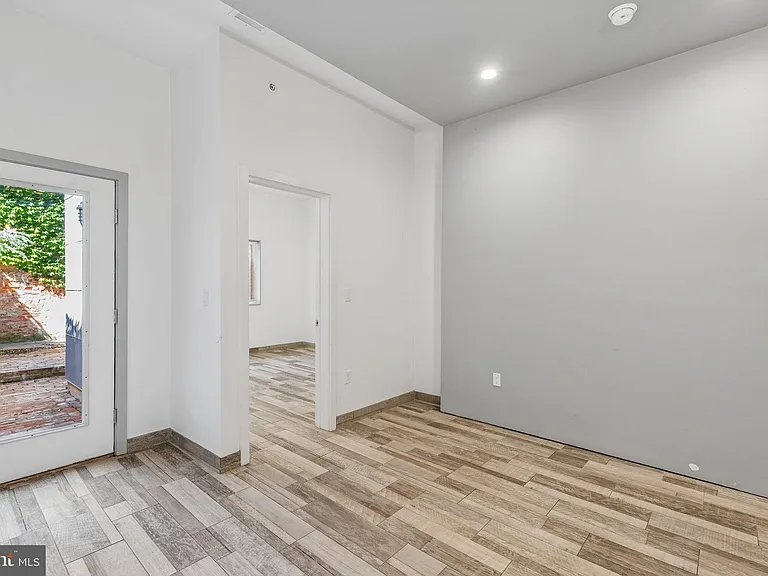 2028 E Fletcher St #1 — Photo 11