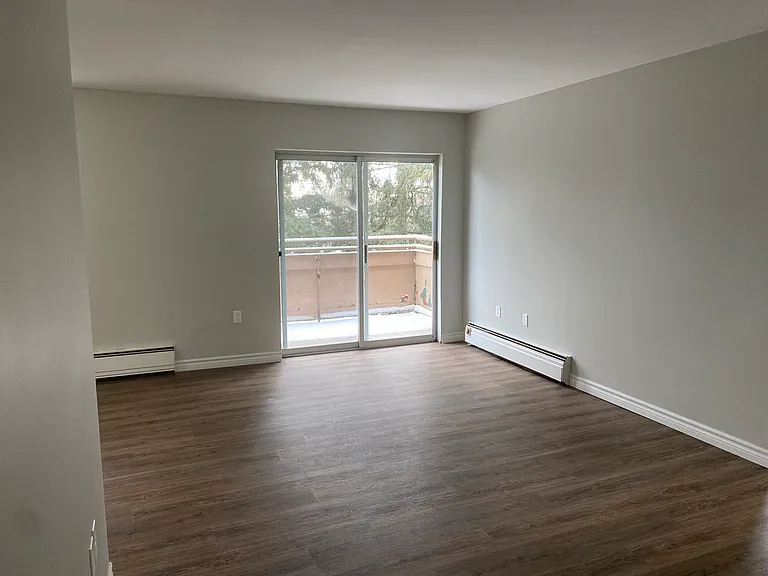 95 Oakville Ave — Photo 6