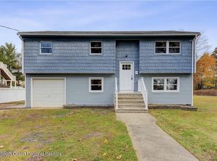 6 Lydia Pl, Port Monmouth, NJ 07758