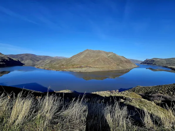 Westlake Dr, Clarkston, WA 99403