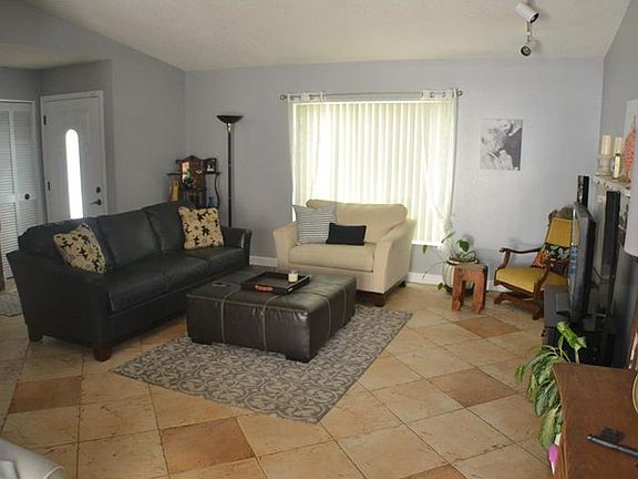 2nd image of 5024 Oakshire Dr