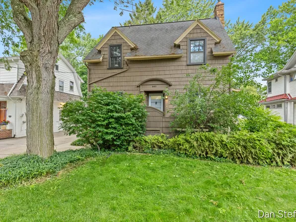 957 Maxwell Ave SE, East Grand Rapids, MI 49506