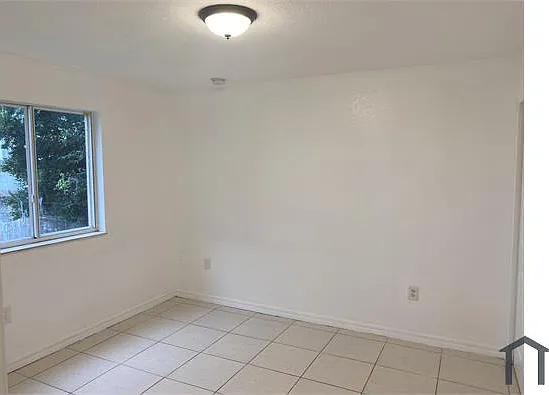 7012 NW 6th Ct — Photo 5