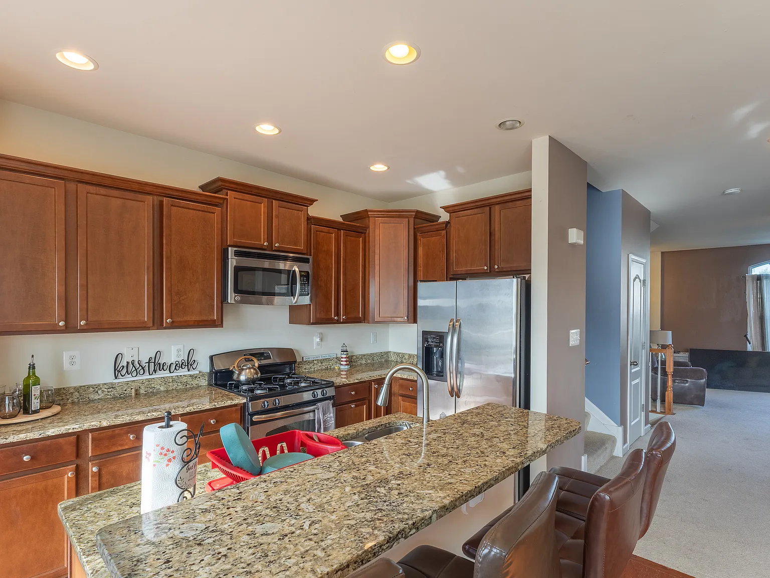 3 bed, 3.5 bath, 2125 sqft, $2,500 — Photo 4