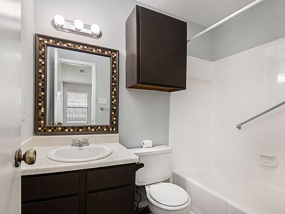 3rd image of 5005 Geddes Ave APT D