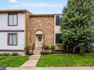 6029 Forrest Hollow Ln, Springfield, VA 22152